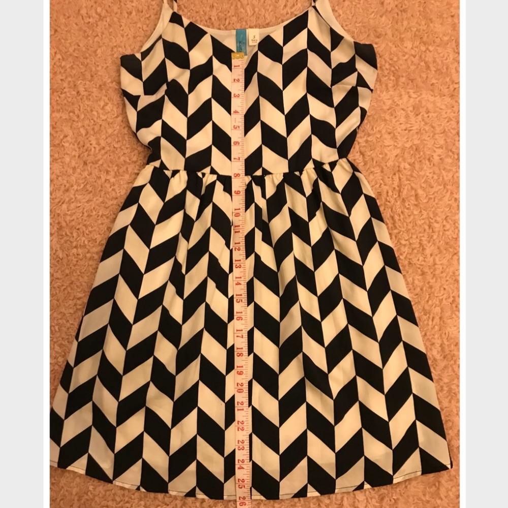 Geometric Patterned Dress - Picture 5 of 5